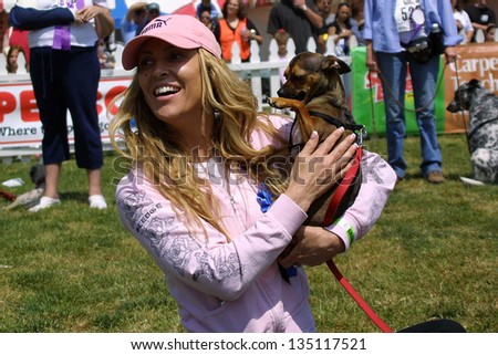 WOODLAND HILLS - APRIL 30: Jillian Barberie Reynolds at the Nuts For Mutts Dog Show at Pierce College on April 30, 2006 in Woodland Hills, CA.
