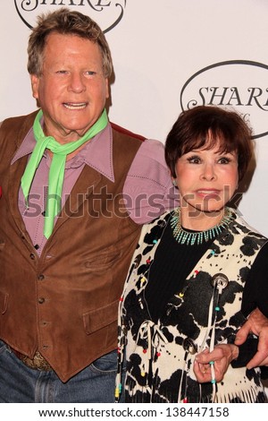 Ryan O\'Neal, Neile McQueen at the SHARE 60th Annual \
