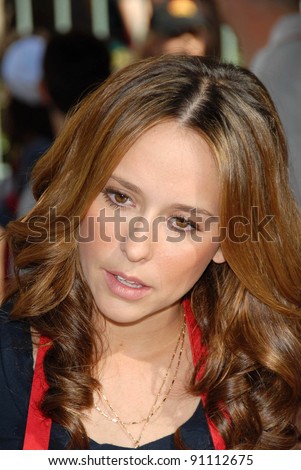 Jennifer Love Hewitt at the Los Angeles Mission\'s Christmas Eve Dinner for the Homeless. Los Angeles Mission, Los Angeles, CA. 12-24-07