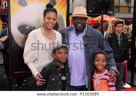 Cedric the Entertainer and family at the 