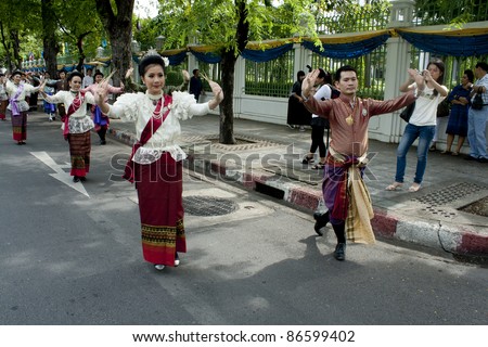 BANGKOK, THAILAND - OCTOBER 2: An unidentified woman performs a Thai traditional dance during a parade of people from the northern territory of Thailand, October 2, 2011 in Bangkok, Thailand.