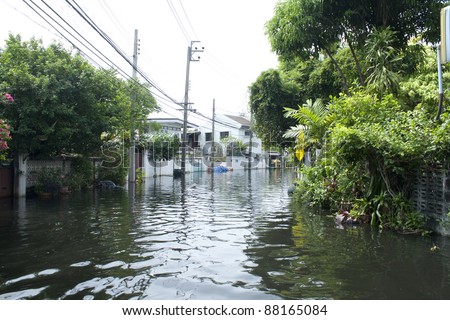 BANGKOK - NOV 5 : flooding from monsoon rain in Thailand arriving in Bangkok suburbs on November 5, 2011 in Soi Viphawadee 25, Viphawadee Road, Bangkok, Thailand.