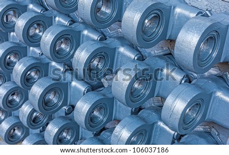 Many heads of hydraulic cylinders