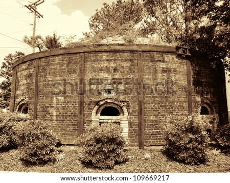 Old Antique Brick Kiln Fire Box/Historical Antique Brick Firing Kiln Decatur Alabama USA/Dome or Beehive brick oven kiln fire box in Decatur Alabama USA