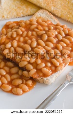 Baked beans in tomato sauce on toast