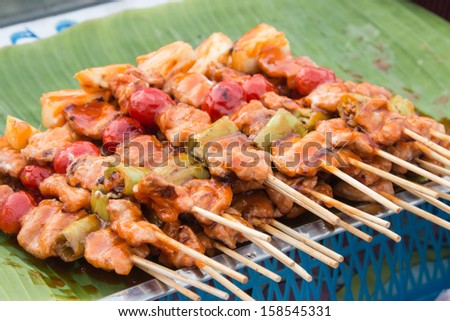 Barbecued food is easy to eat. Need to make cooking grill. The vegetables and meat to taste
