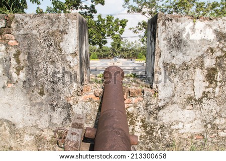 Artillery gun with a mean of 20 mm or more wide muzzle. The mid to long range. With destruction The bullet fired by the pressure of the combustion gases to travel underground ammunition away.