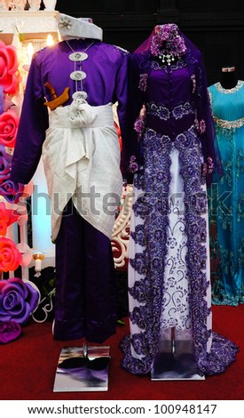 LUMUT, MALAYSIA - APR 22: A pair of Malay traditional bridal dress display during Perak Bridal Carnival at Marina Island Hall on Apr 22, 2012 in Lumut Perak, Malaysia.