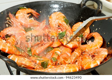 Stir Fry Prawns with Curry Leaves and Garlic in Wok