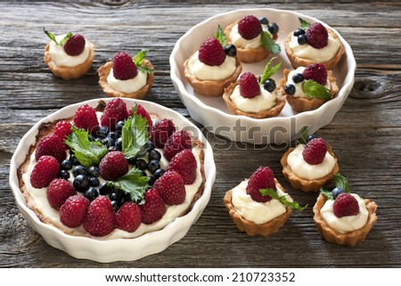 Fresh berries tarts with custard