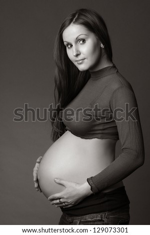 BW black and white art photo of pregnant girl