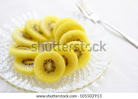 Slices of gold kiwi on plate