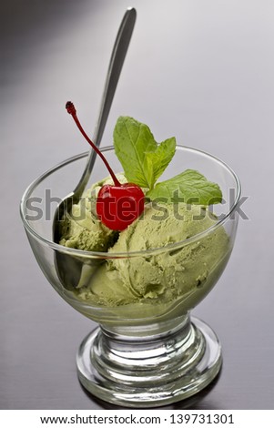 green tea ice cream dessert