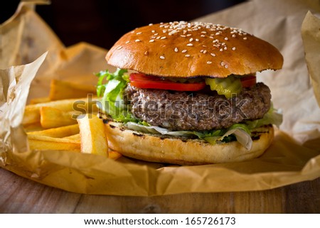 burger with chips