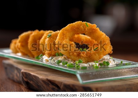 breaded squid rings with tartar sauce