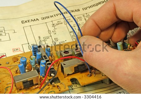 The electric circuit and repair of an old radio receiver.