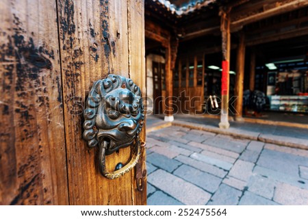 tradtional chinese door with knocker