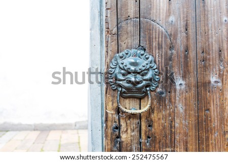tradtional chinese door with knocker