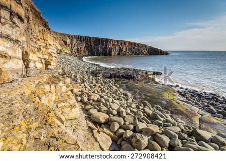 Rock structure at Cullernose Point / The geology of the cliffs and Whin Sill at Cullernose Point are clearly seen along the rocky shoreline in Northumberland