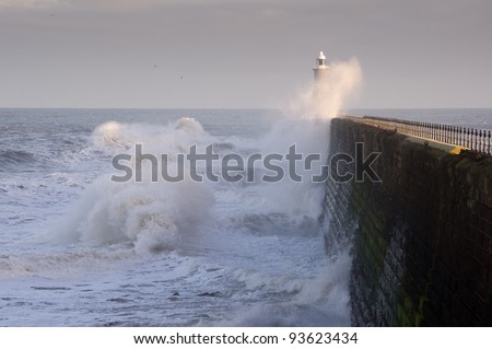 Tynemouth north pier and waves / Waves crashing against Tynemouths pier and lighthouse