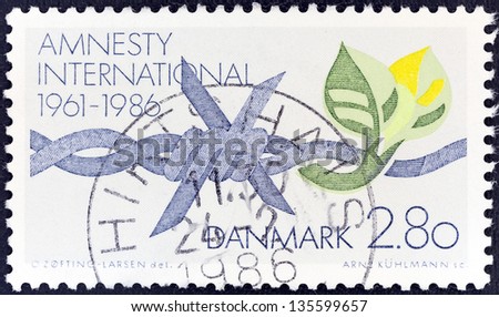 DENMARK - CIRCA 1986: A stamp printed in Denmark issued for the 25th anniversary of Amnesty International shows barbed wire and leaves, circa 1986.