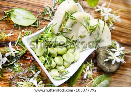 Broad beans and pecorino cheese food combinations
