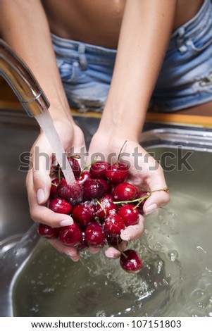 washing of fruits, cherries