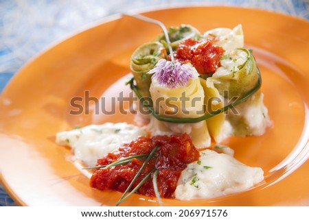 Presentation of a plate of rolls with crab meat