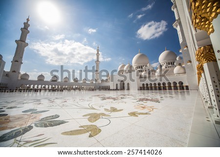 ABU DHABI, UNITED ARAB EMIRATES - DECEMBER 31 2014 - Beautiful Day at the Grand Zayed Mosque on the last day of 2014.