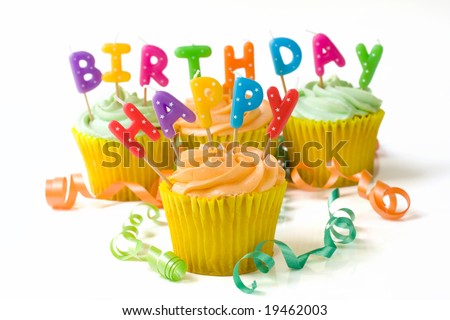 اروع تشكيلة لمحبي الكاب كيك Stock-photo-happy-birthday-cupcakes-19462003