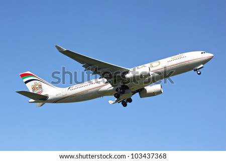BRUSSELS - MAY 25: Airbus A330-243 of Etihad approaching Brussels Airport in Brussels, BELGIUM on May 25, 2012. Etihad is one of the most expensive and rated top 5 best airlines in the world