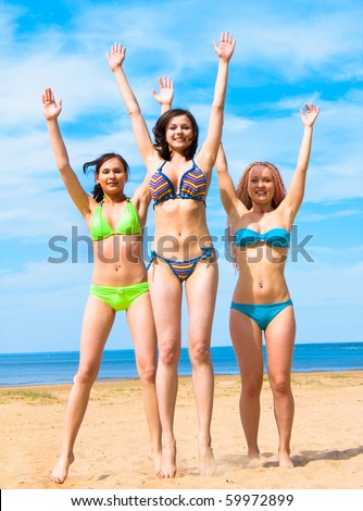 Sporty Girls Jump Happily!!!