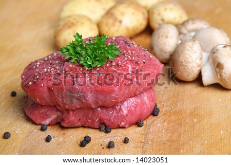 Seasoned fillet steak with mushrooms and new potatoes