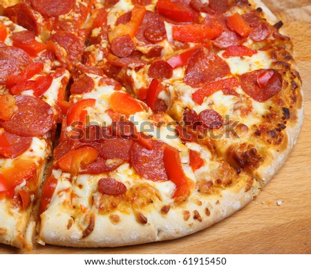 Deep-pan pepperoni pizza