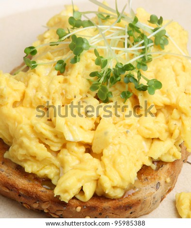 Scrambled eggs on toast with cress