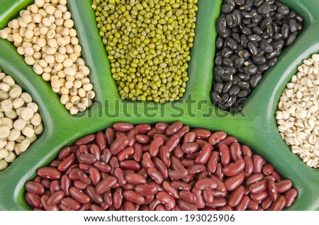 Job\'s tears, Soy beans, Red beans, Sugar Pea, black beans, and green beans, grains that are beneficial to the body.