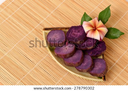 Sweet Potato (steamed), fruits and vegetables contain Anthocyanin, has the effect of anti-oxidants. , Helping to slow down the degeneration of cells, reduces the risk of heart disease and stroke.