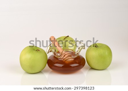 Face mask with apples and honey for whitening skin.