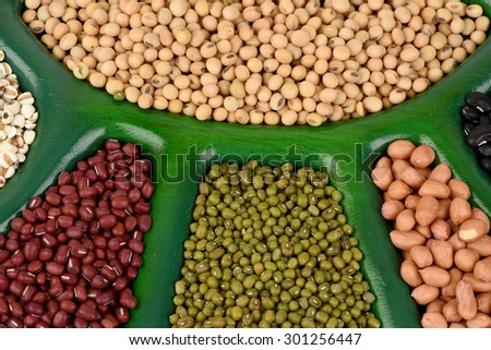 Job\'s tears, Soy beans, Red beans, black beans, Peanut and green beans with the health benefits of whole grains.