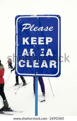 Sign at ski slope requesting area be kept clear.
