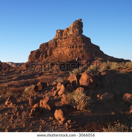 Garden of the Gods rock formations in desert land of Utah.