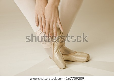 Ballet dancer feet - gold