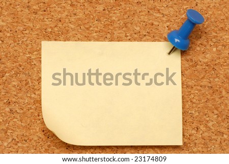 macro of blank note thumbed tacked on corkboard
