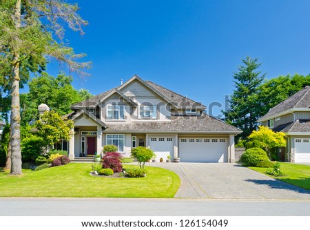Big custom made with triple doors garage luxury house in the suburbs of Vancouver, Canada.
