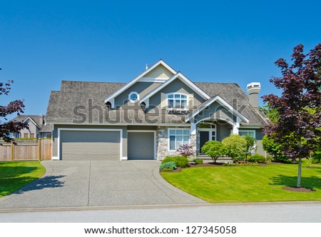 Big custom made triple doors garage luxury house in the suburbs of Vancouver, Canada.