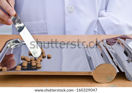 Doctor Counting tablets medicine