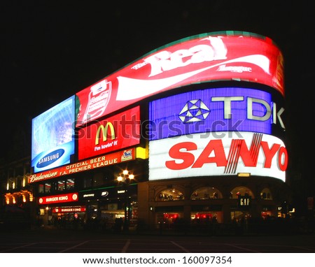 London, Uk - February 20: Piccadilly Circus In London Displaying &Quot;Countdown To London&Quot; Dec 20 2005, Referring To The Upcoming Olympics To Be Held In The City.