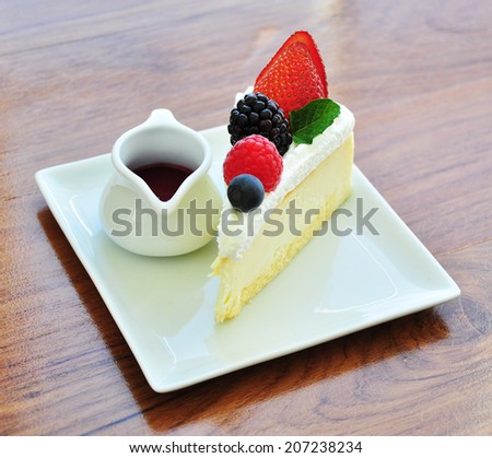 cream cake with mixed berry