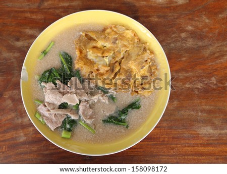 Fried noodle with omelet and pork and kale in gravy