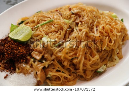 Stir fried rice noodle on plate (KoratÃ?Â¢??s stir fried noodle)